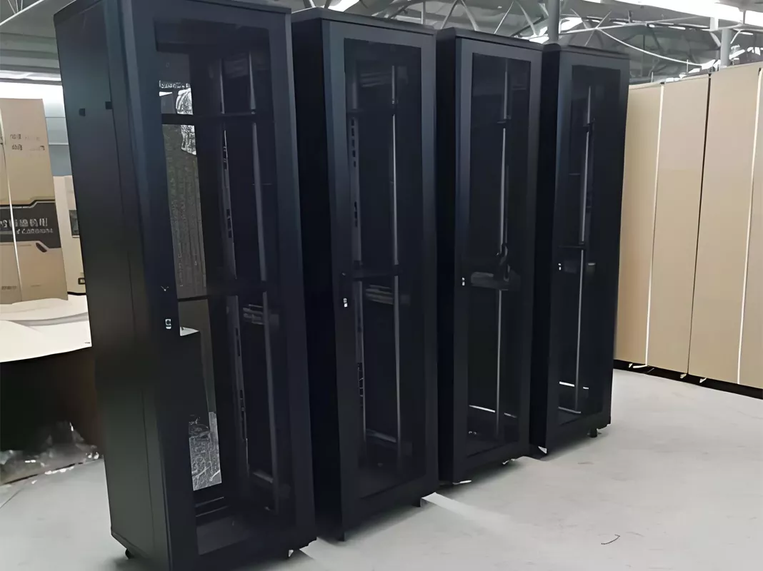 Számítógép szoba hálózati szekrény